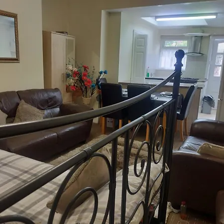 Female And Children Extra Large Double With Ensuite * Bradford (West Yorkshire)