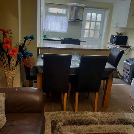 Homestay Female And Children Extra Large Double With Ensuite